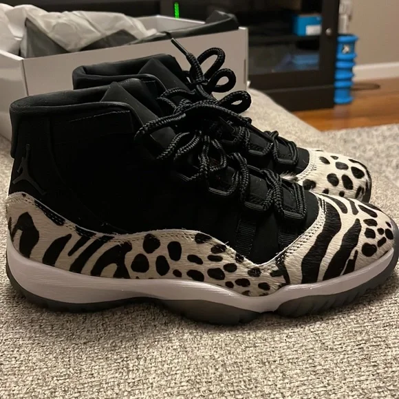 Women’s air jordan 11 animal instinct - Picture 4 of 7